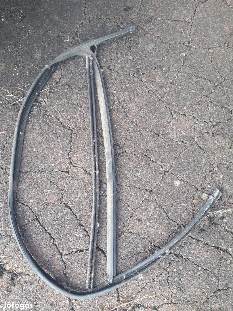 peugeot 206  bal hátsó  ajtóüveg vezető gumisín 