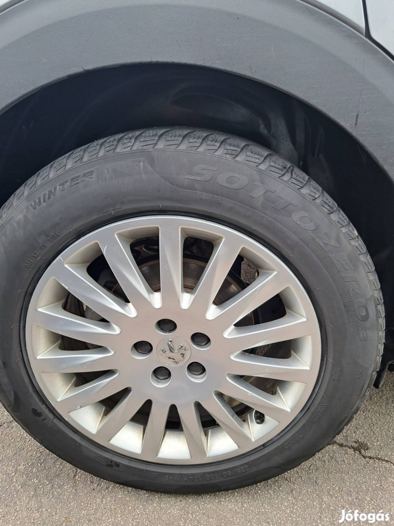 peugeot alufelni téli gumival.