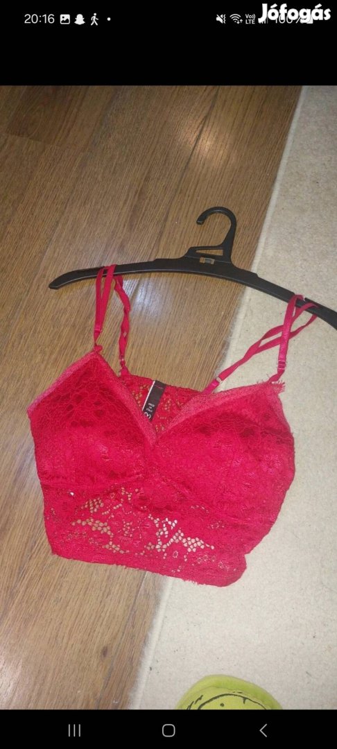 piros csipkés felső