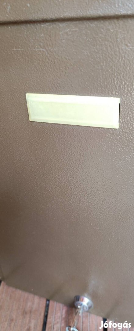 postaláda banaszinű festett lemez