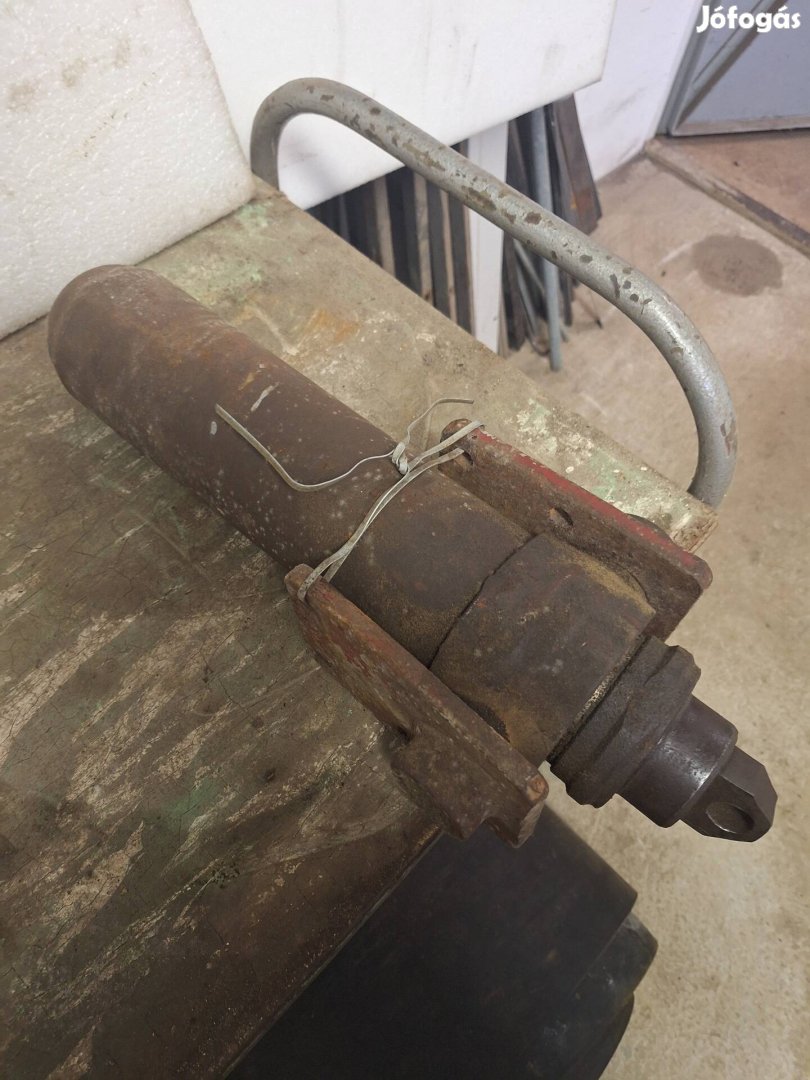 pótkocsi billentő hidraulika munkahenger