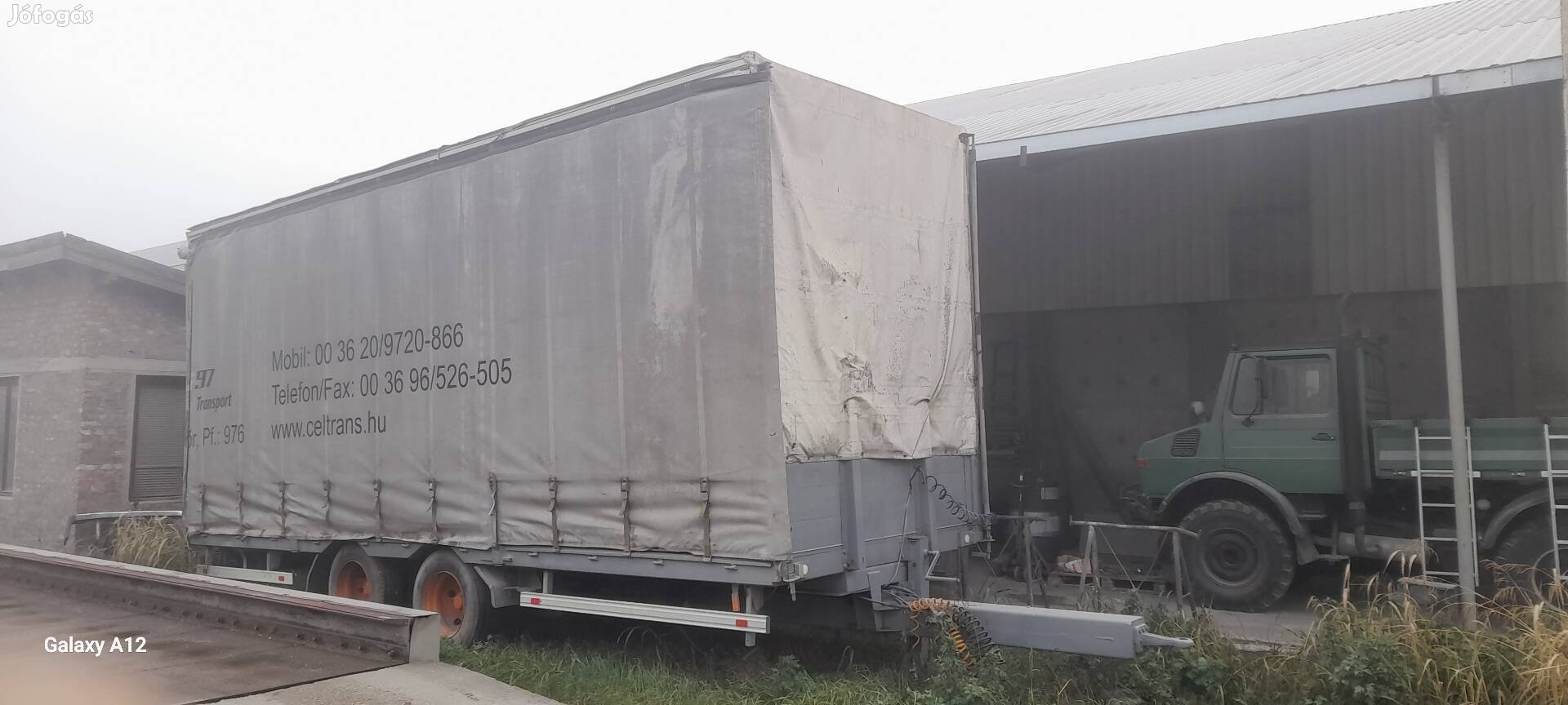 pótkocsi tandem pirosrendszámos