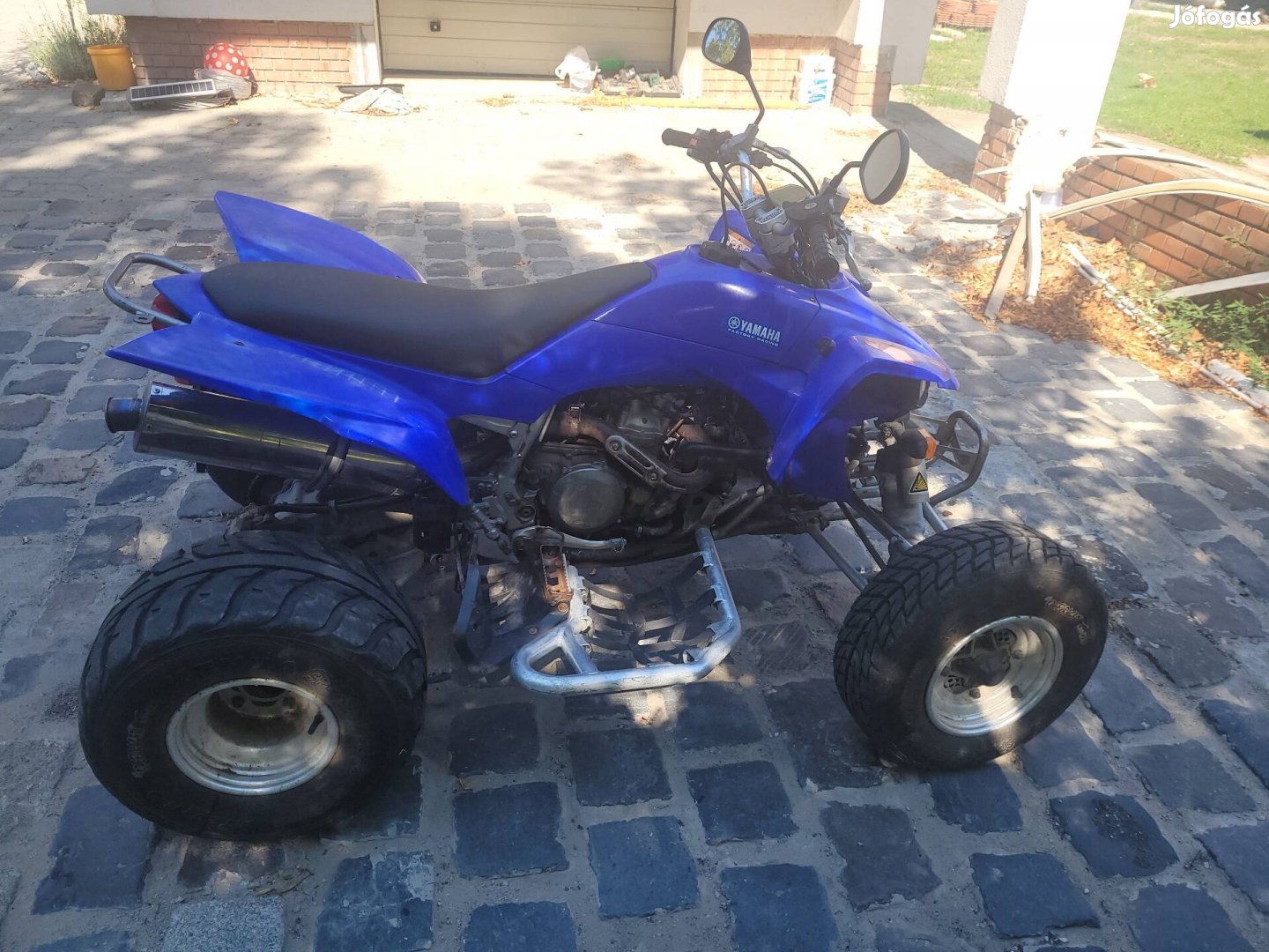 quad rendszámos