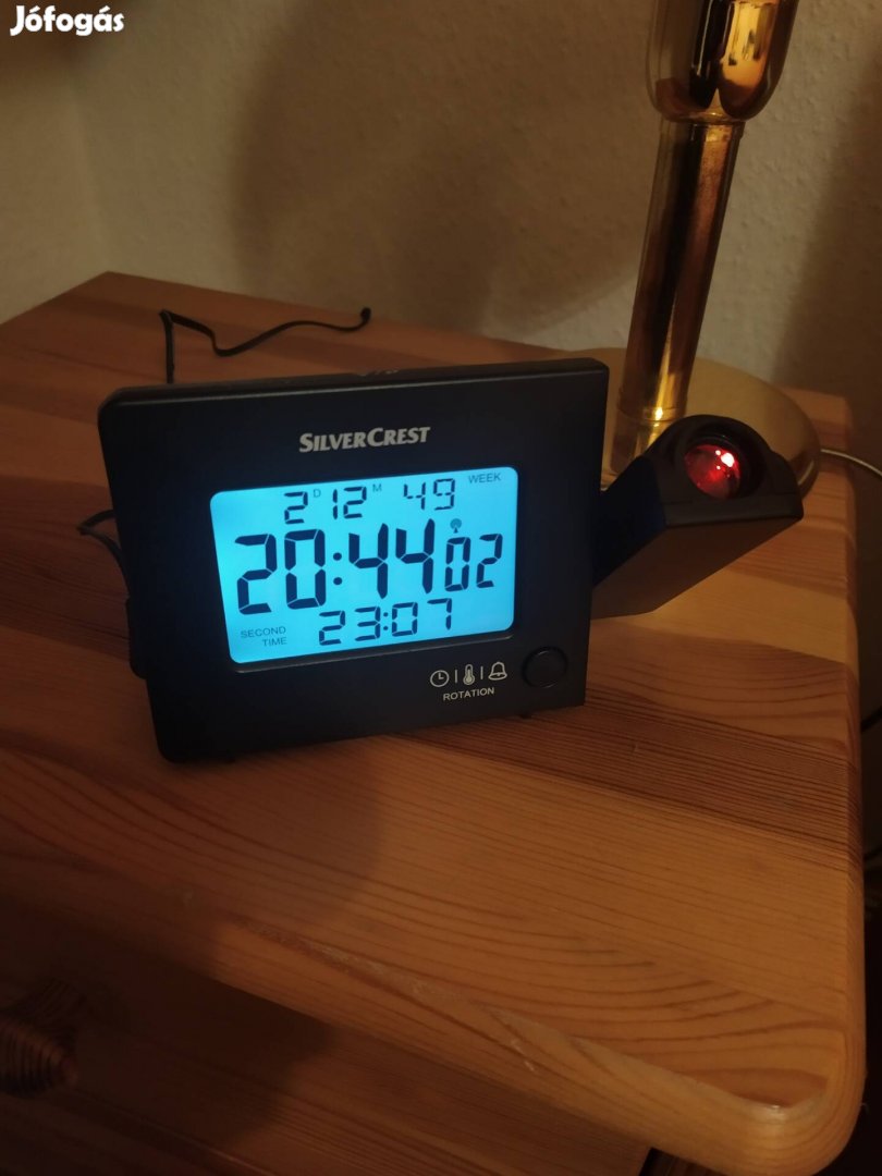 rádióvezérelt kivetítős óra