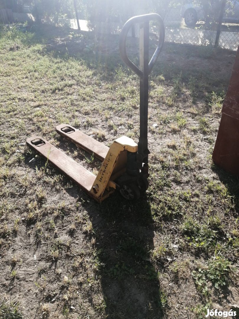 raklapemelő eladó