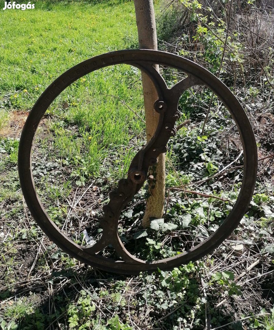 régi kerekes kút tekerő kerék