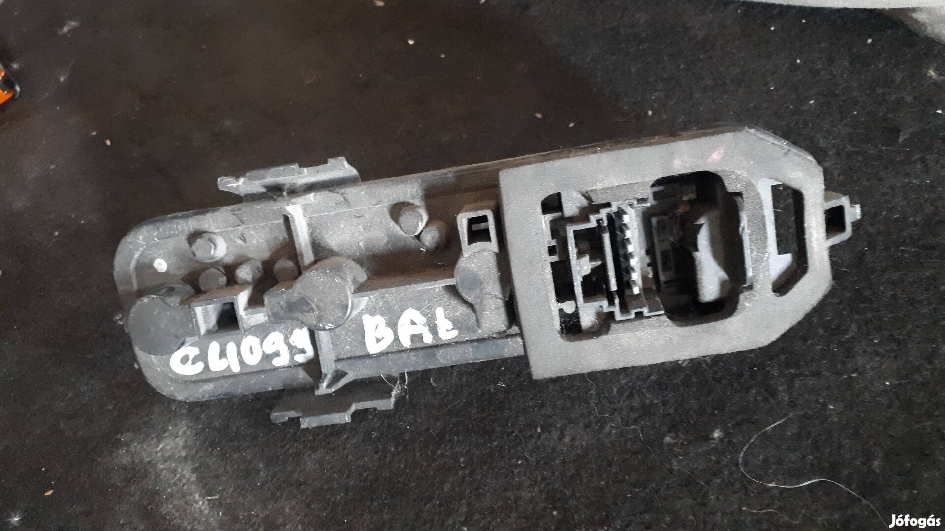 renault  clio 2, 2000, bal hátsó  lámpa foglalat 