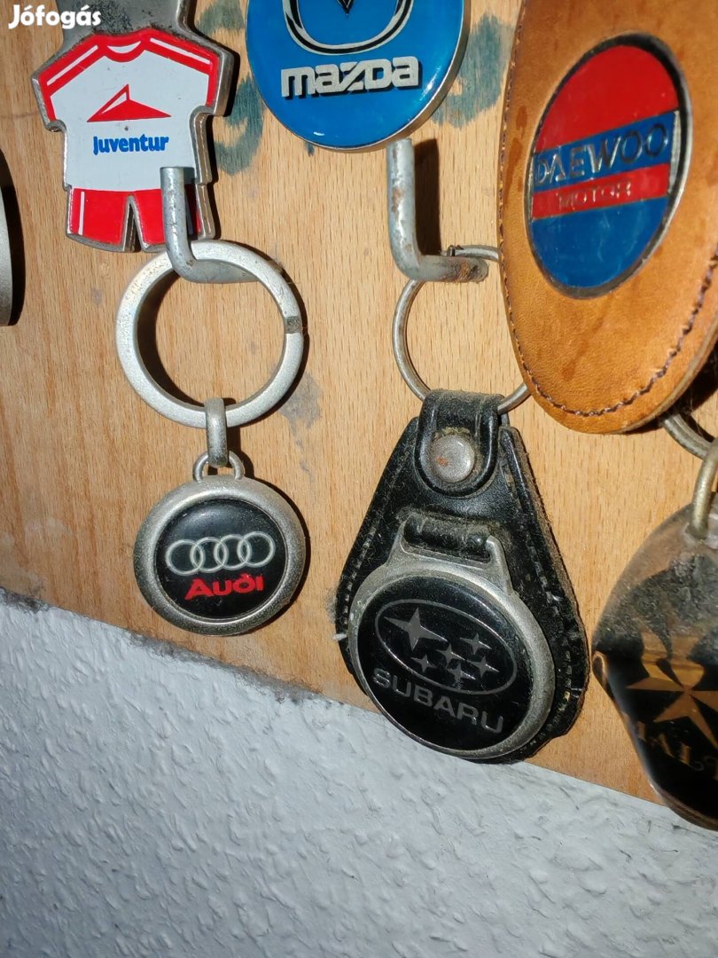retro Audi autó márkás  kulcstartó