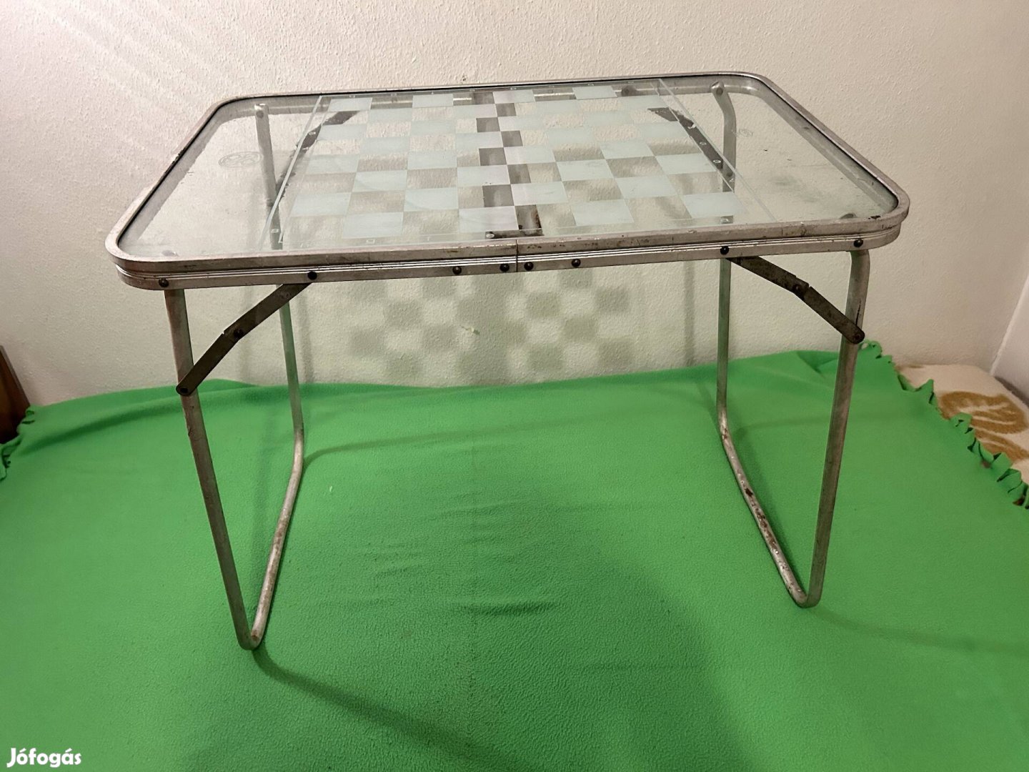 retro kemping üveg sakk asztal