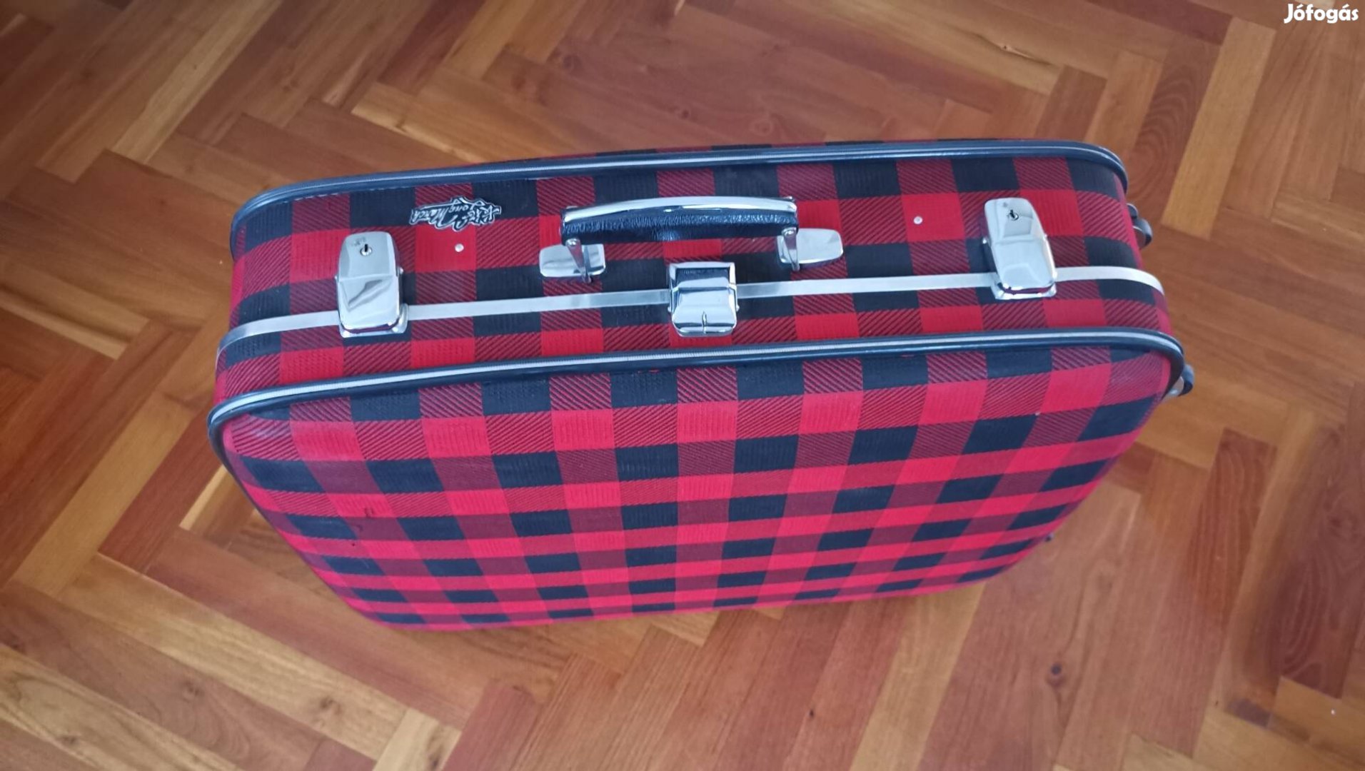 retro pepita bőrönd - a gurulós bőröndök előhírnöke