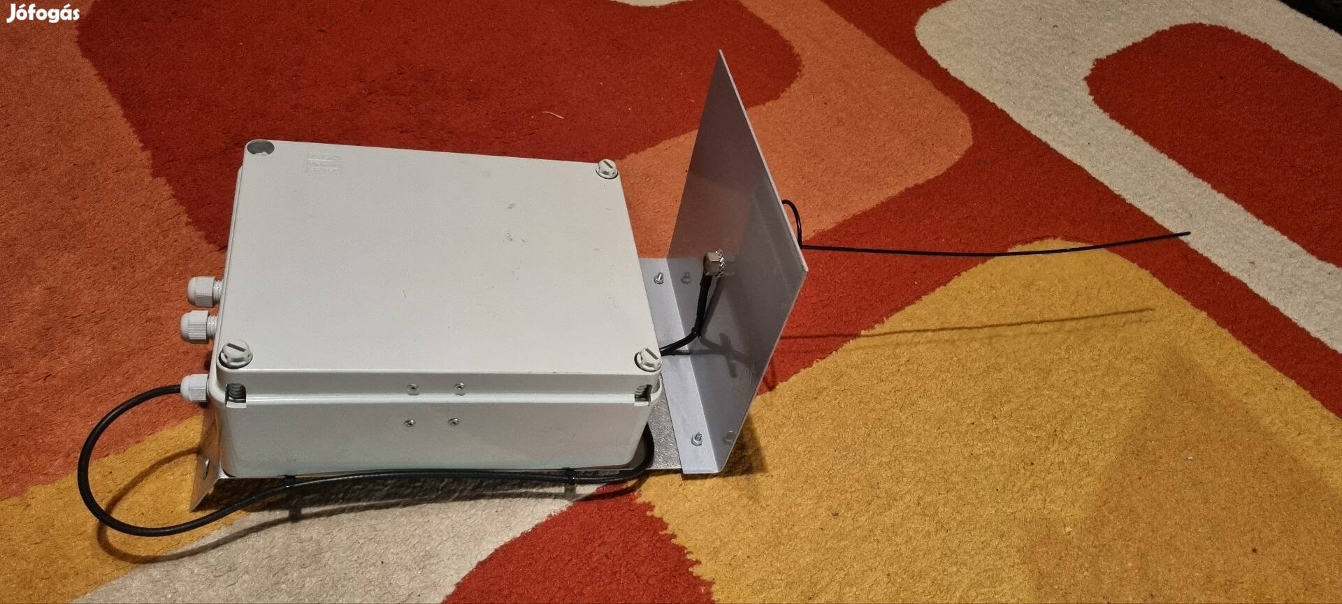 riasztó központ antennával