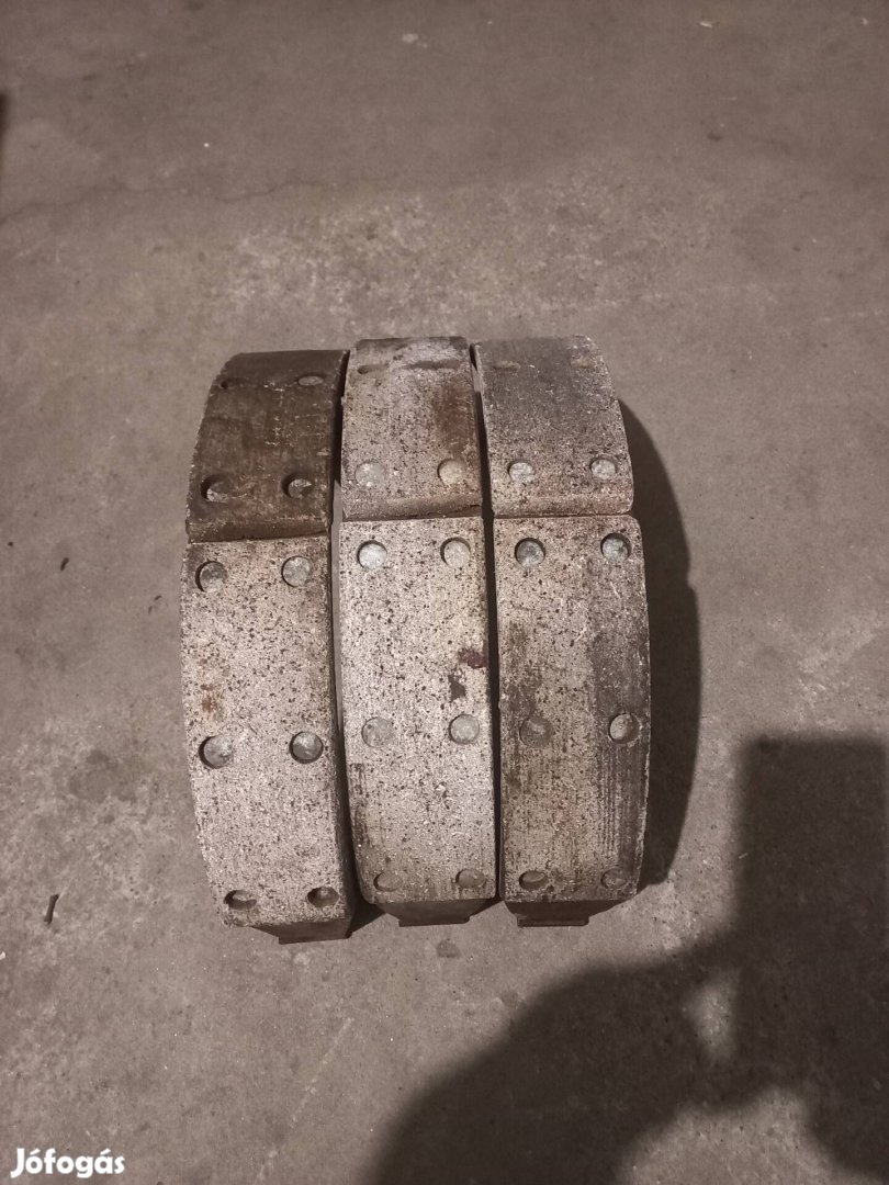 román pótkocsi fékpofa fékbetét eladó vagy cserélhető.