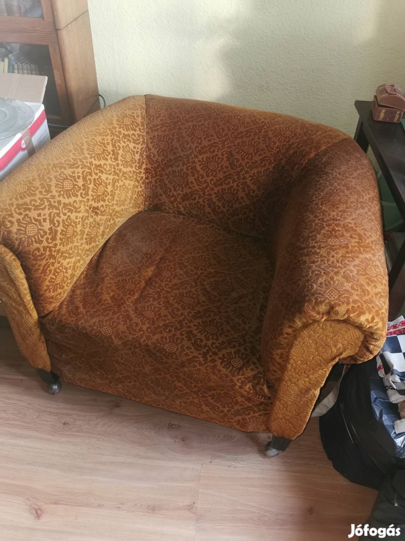 sárga plüss fotel
