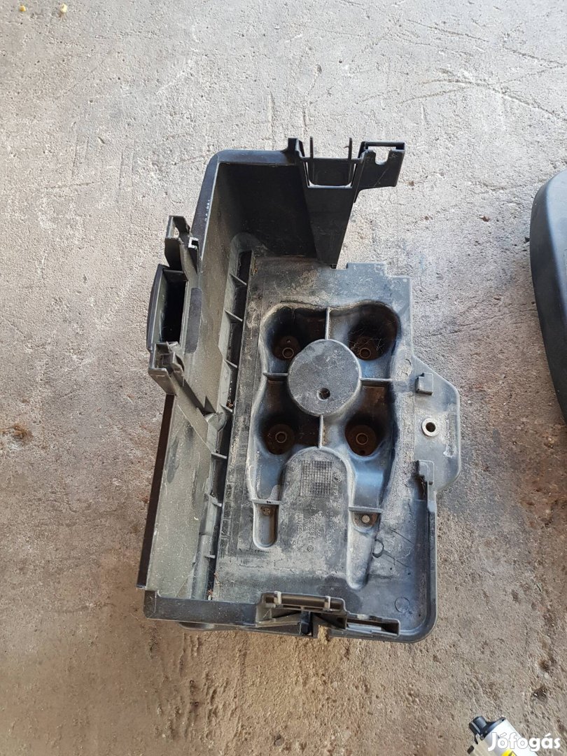 seat leon,toledo akkumulátor tartó eladó 