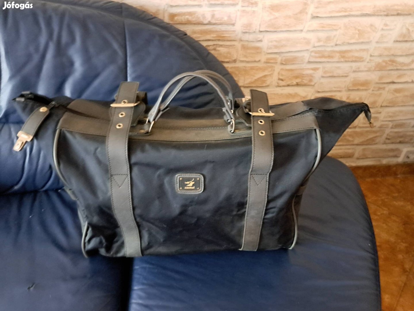 sötétkék vizhatlan utazotaska