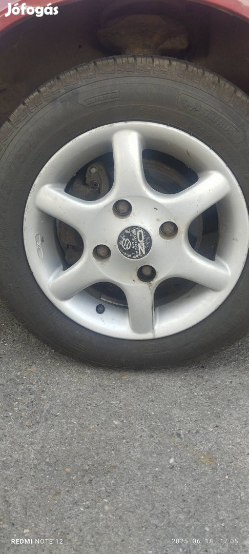 suzuki Swift nyári gumik alufelni vél szinte új 