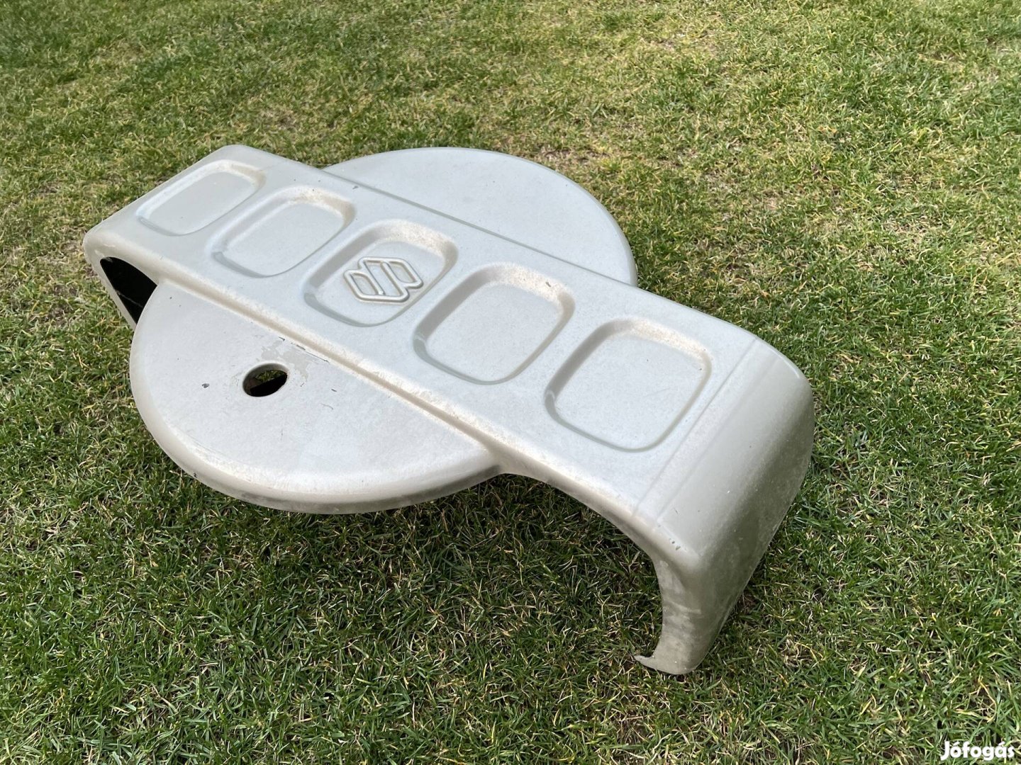 suzuki jimny pótkerék burkolat