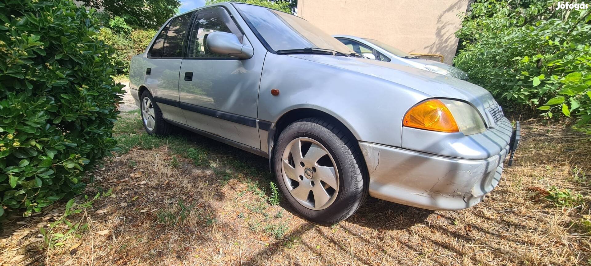 suzuki swift alufelni nyárigumival.