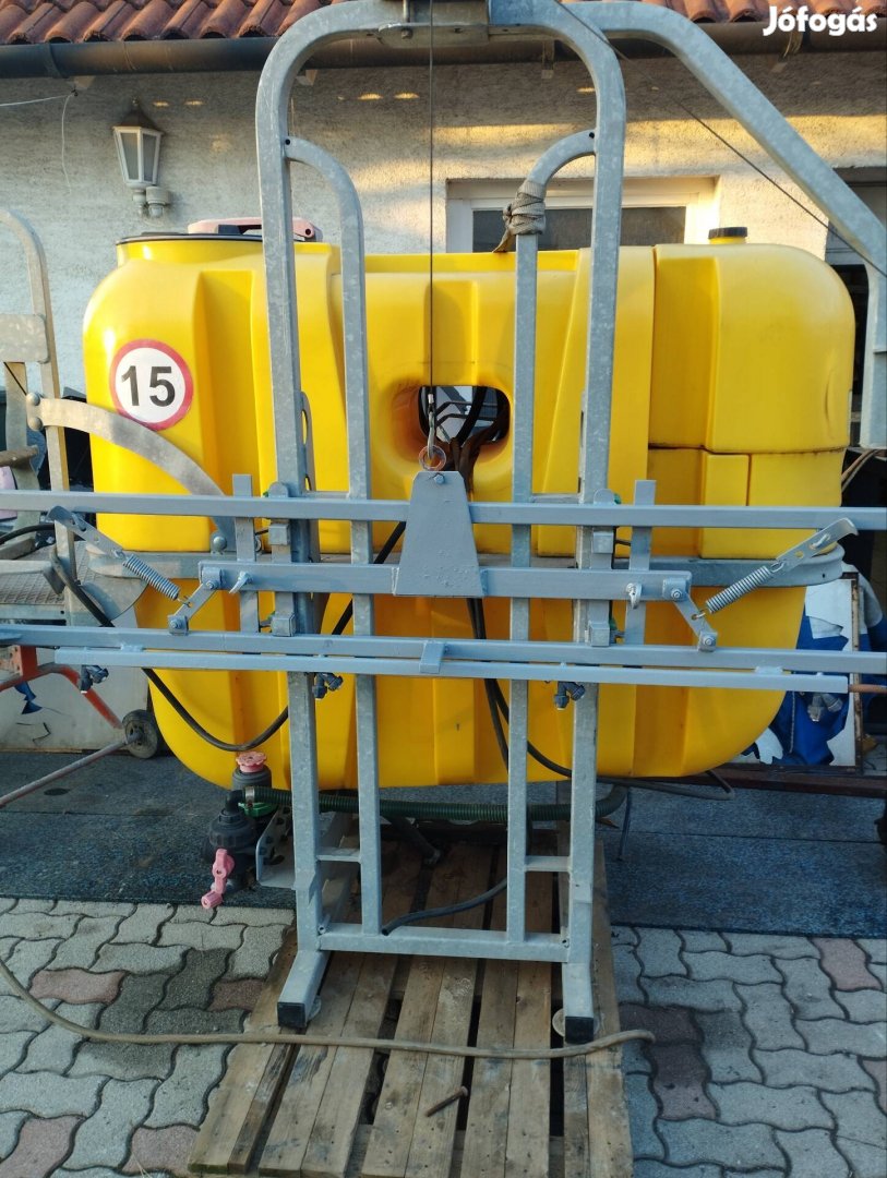 szántóföldi permetező 800 liter mi