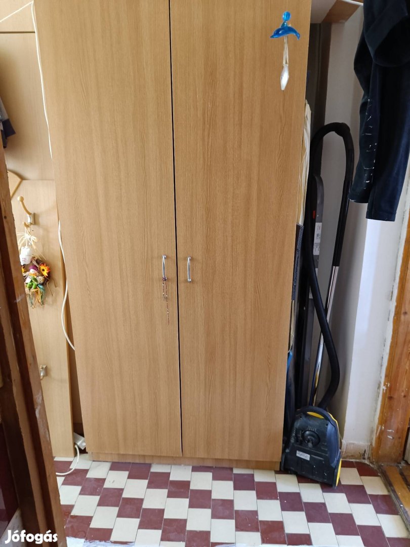 szekrény hibátlan megkímélt allapotban dohányzás mentes