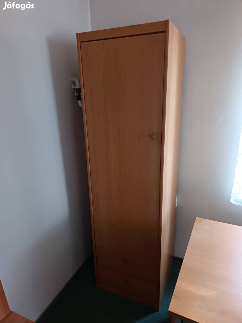 szekrény polcos