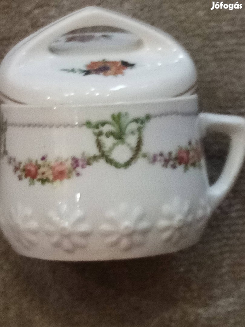 szeszeszios porcelán cukortarto 
