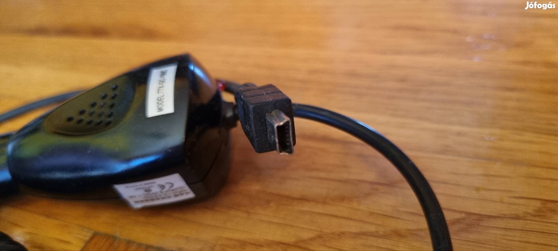 szivargyújtó töltő mini usb csatlakozóval 
