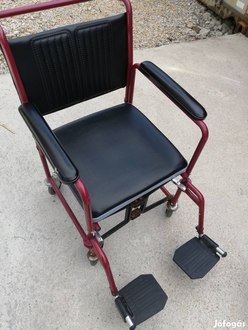szoba wc kerekes 
