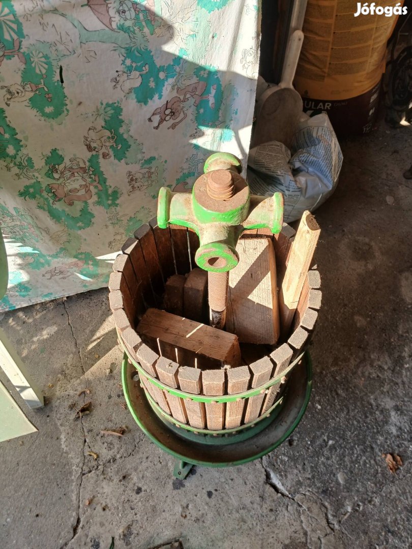 szőlőprés, demizson, elektromos daráló