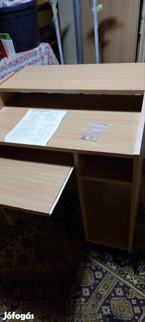 tanulói iró asztal.