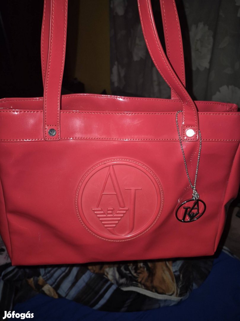 táska eladó!