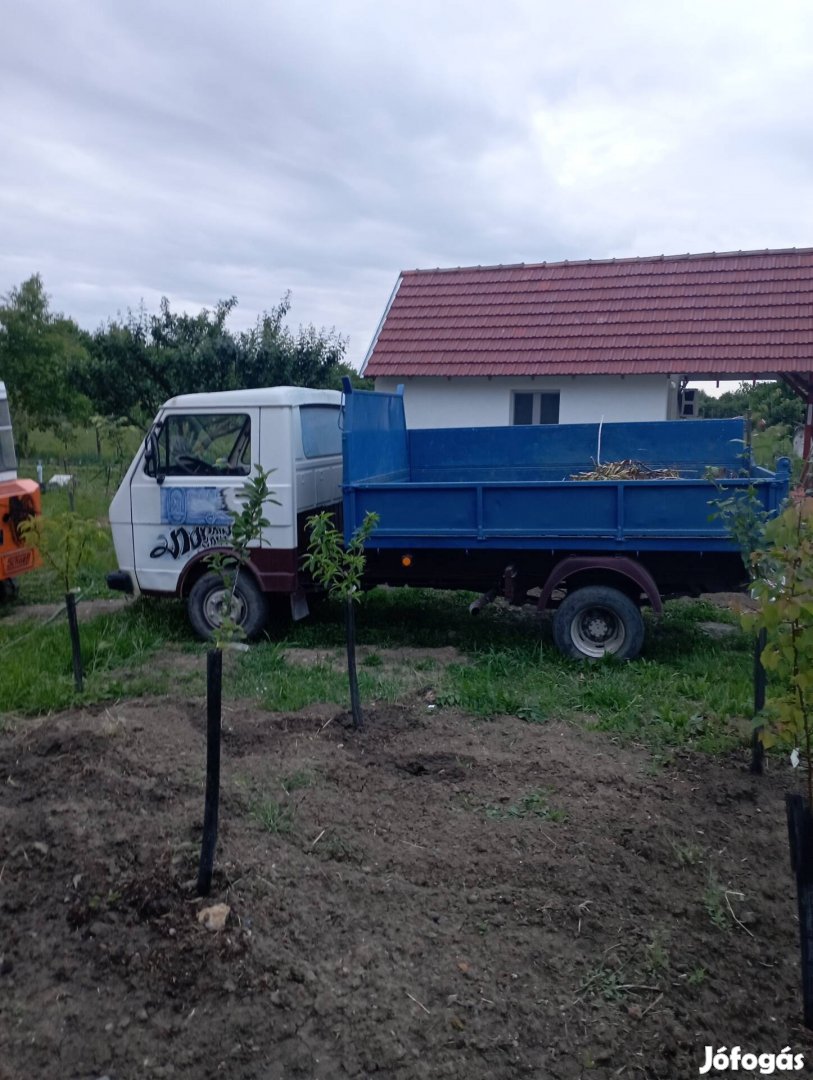 teherautó 3 rom oldalra billenős 