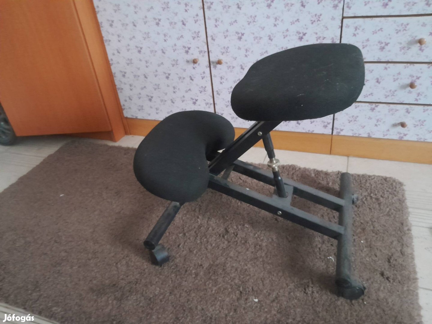 térdelő szék