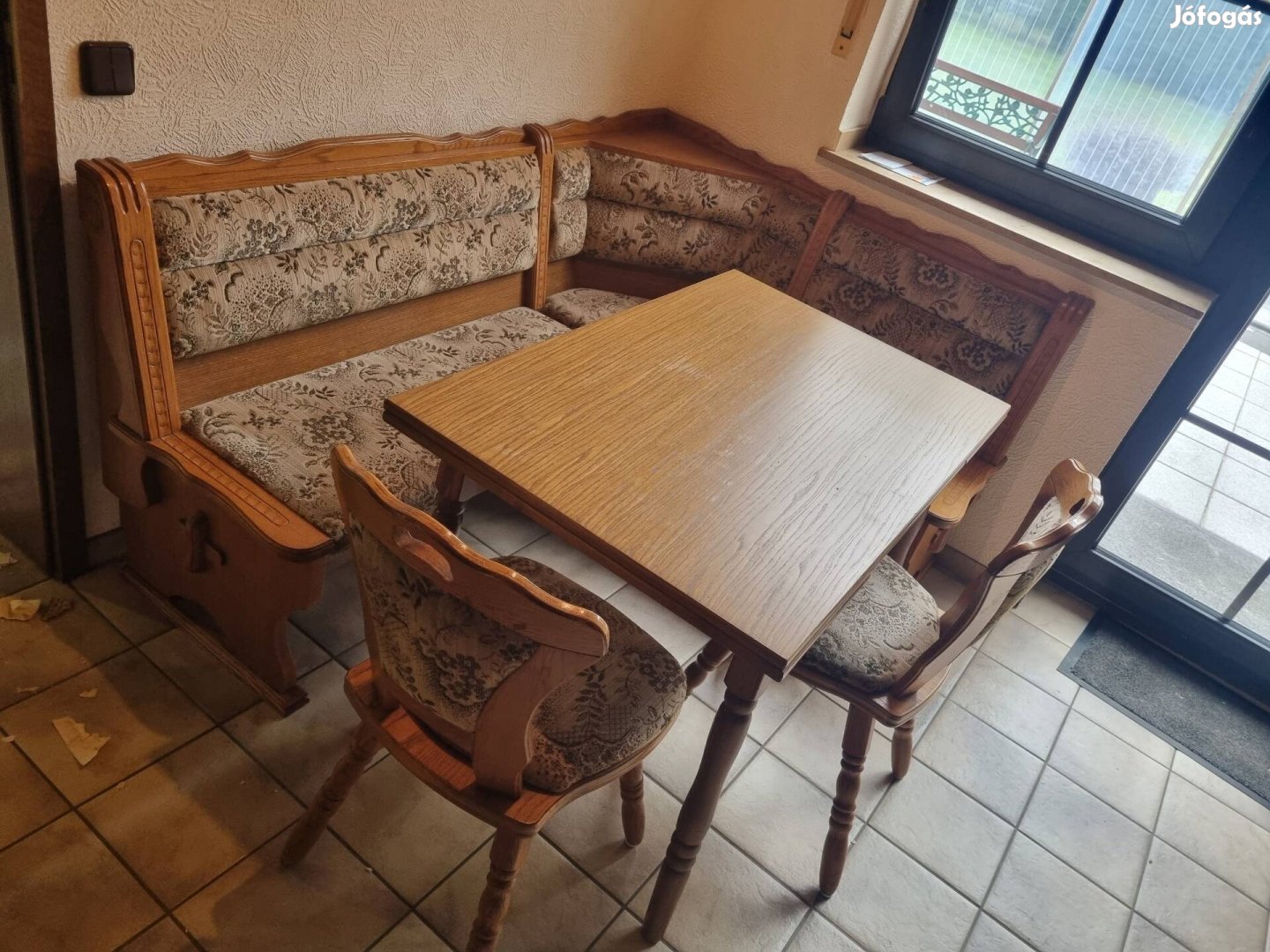 tölgy sarokpad , asztal + 2 db szék 