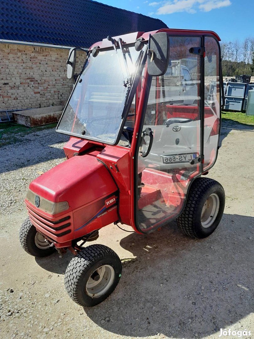 toro kommunális traktor