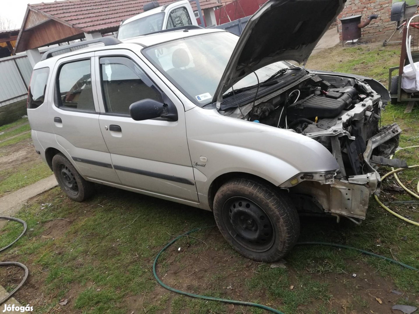 törött. suzuki ignis 