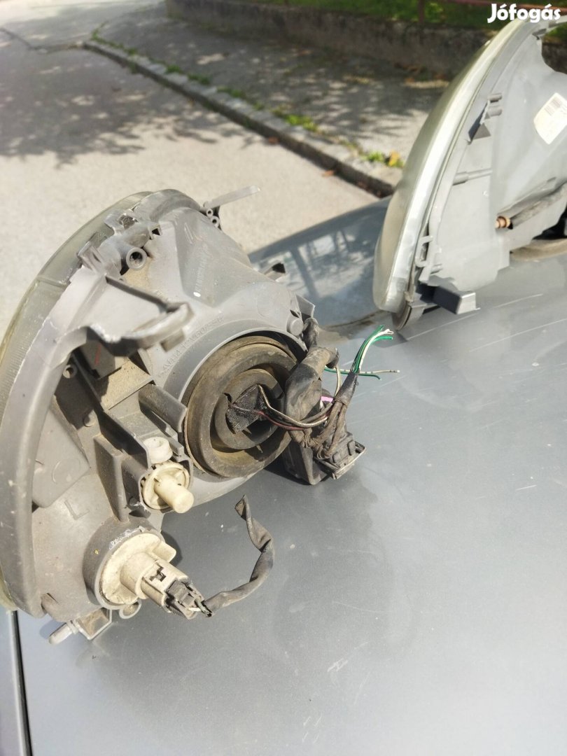 toyota autorol 2db elsö lámpák