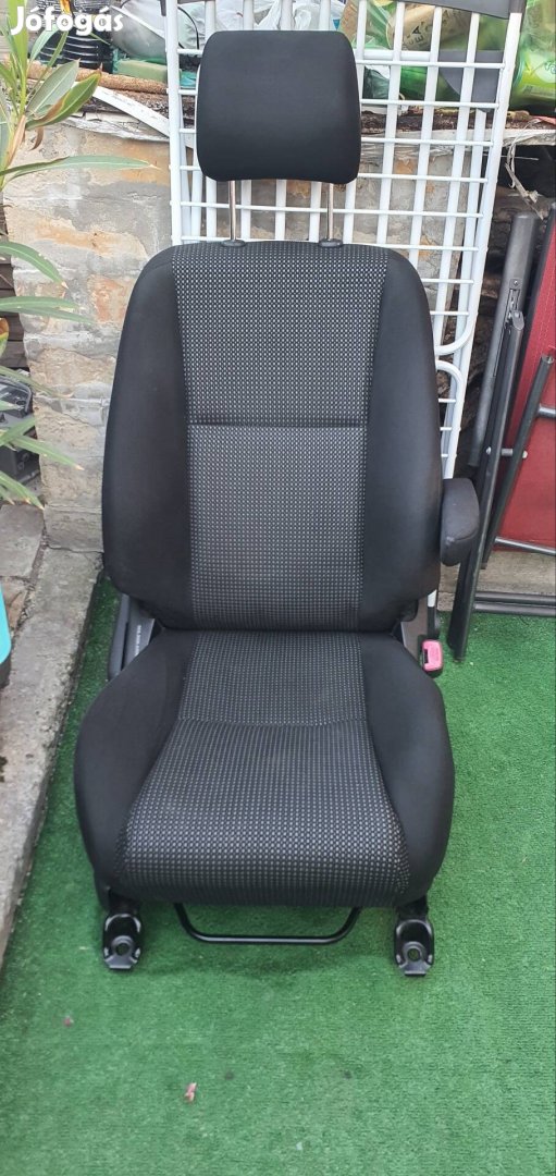 toyota corolla verso jobb elso ules