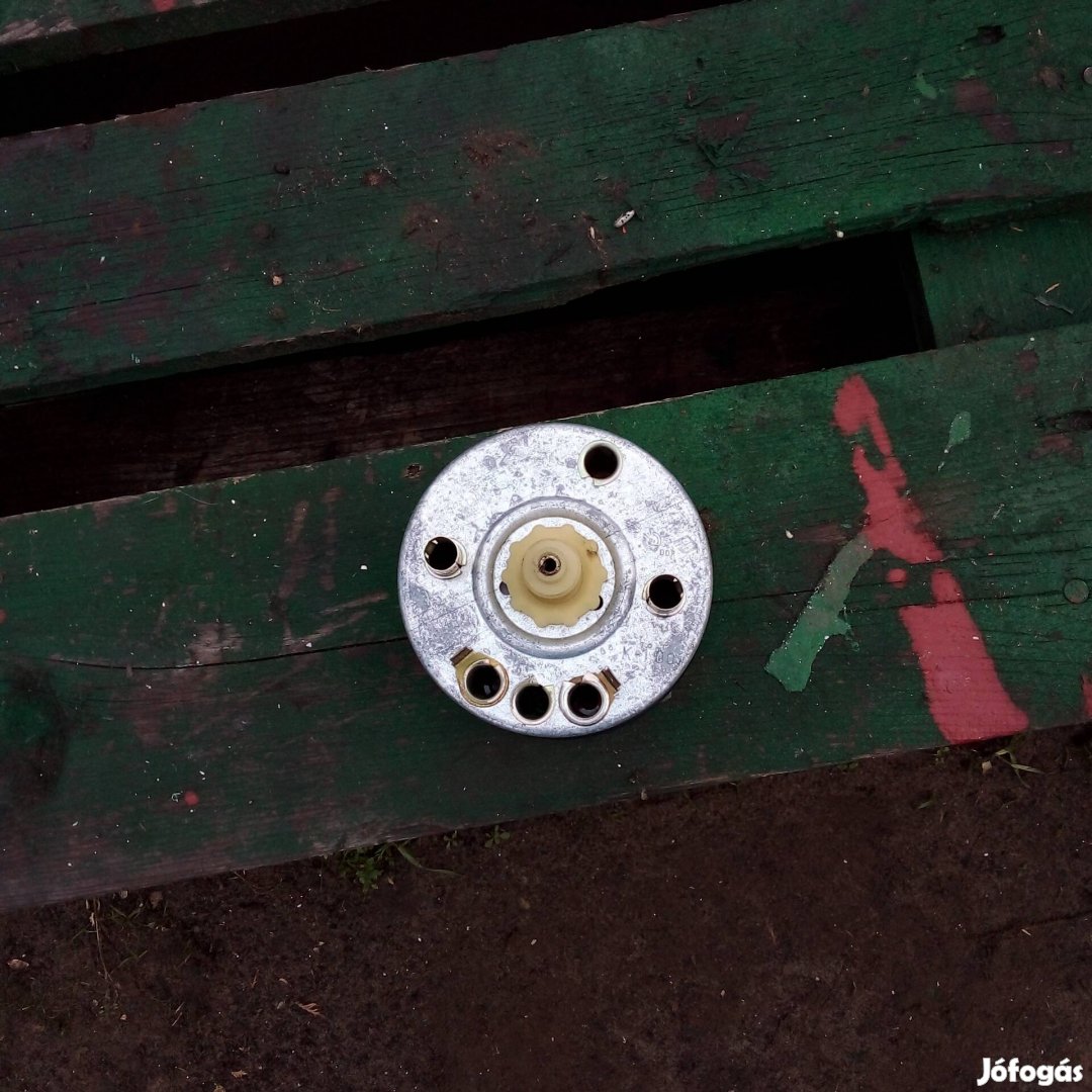 trabant uj alkatresz