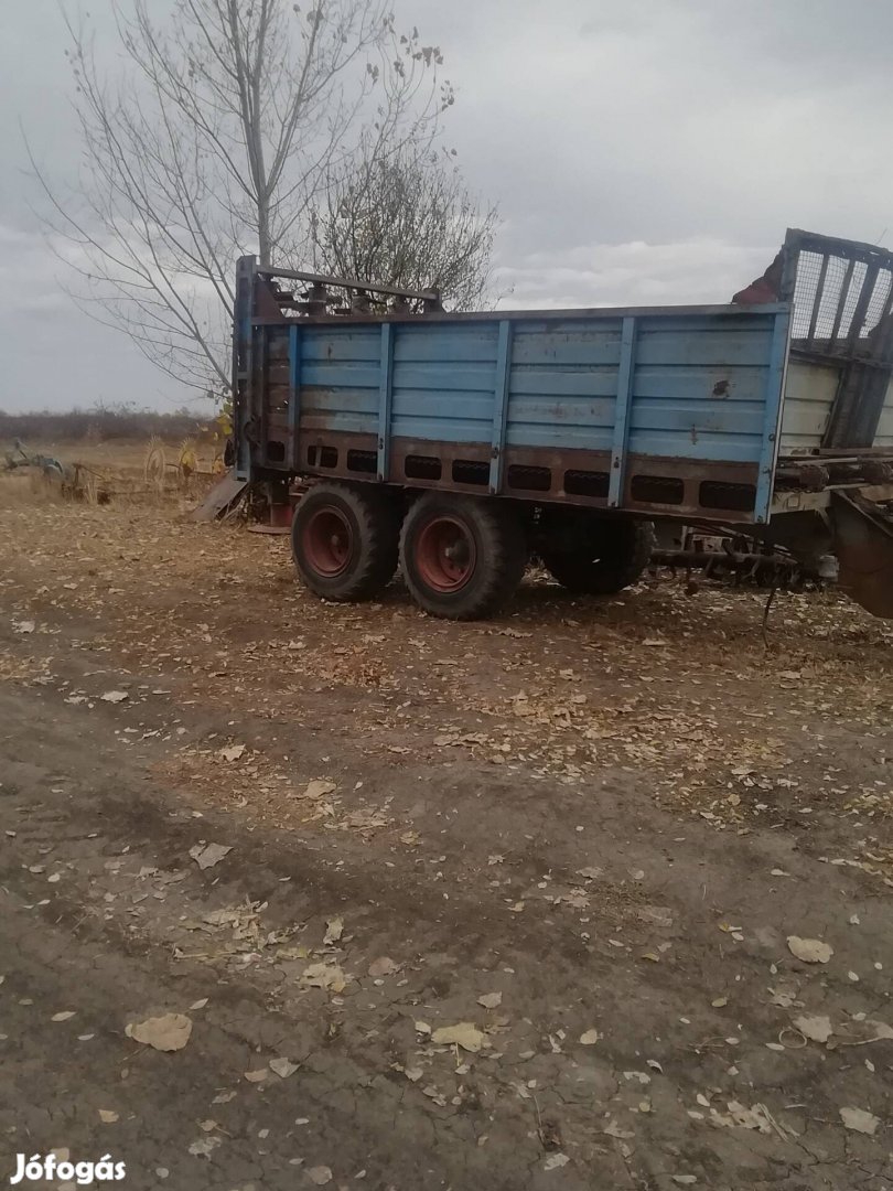 trágyaszóró eladó csere 