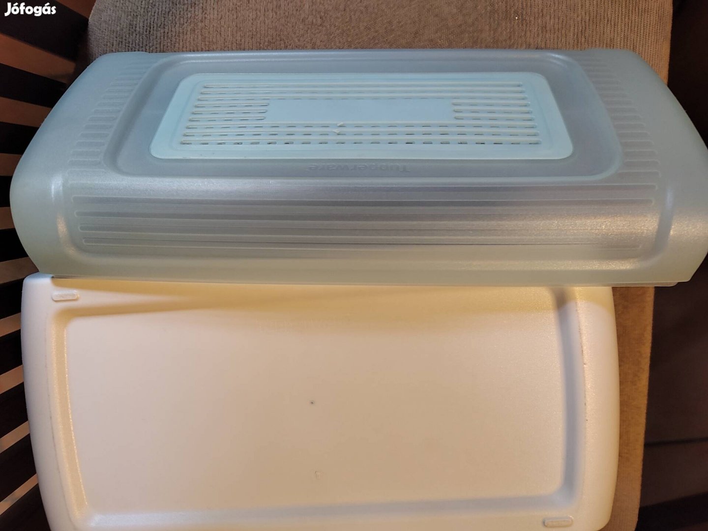 tupperware kenyér tartó