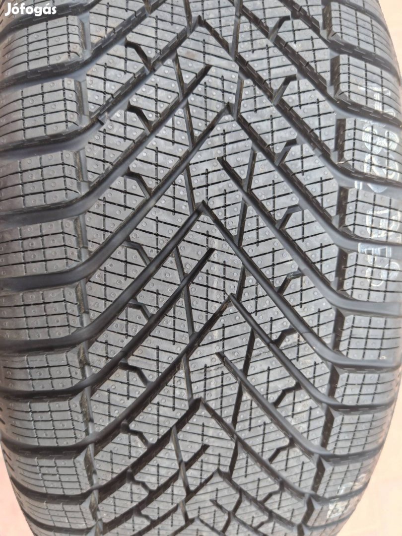 új 225/40r18 Pirelli téli 2024. 225/40 r18