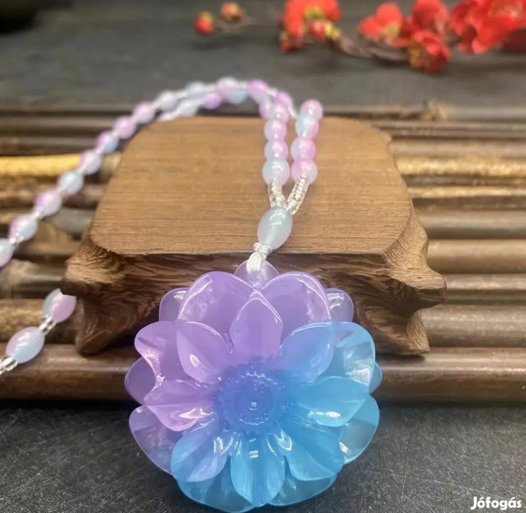 új kékes lila gyöngyökkel díszített virág mintás nyaklánc