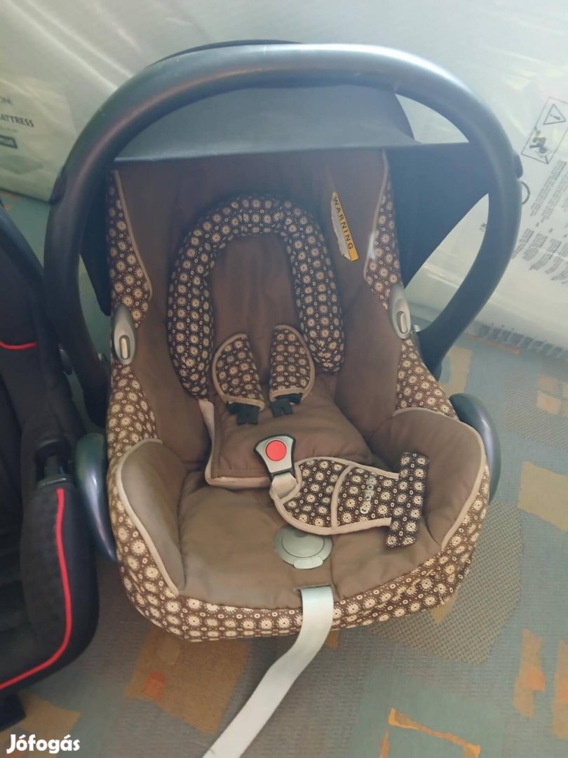 újszerű Maxy Cosy, Ferrari babahordozó