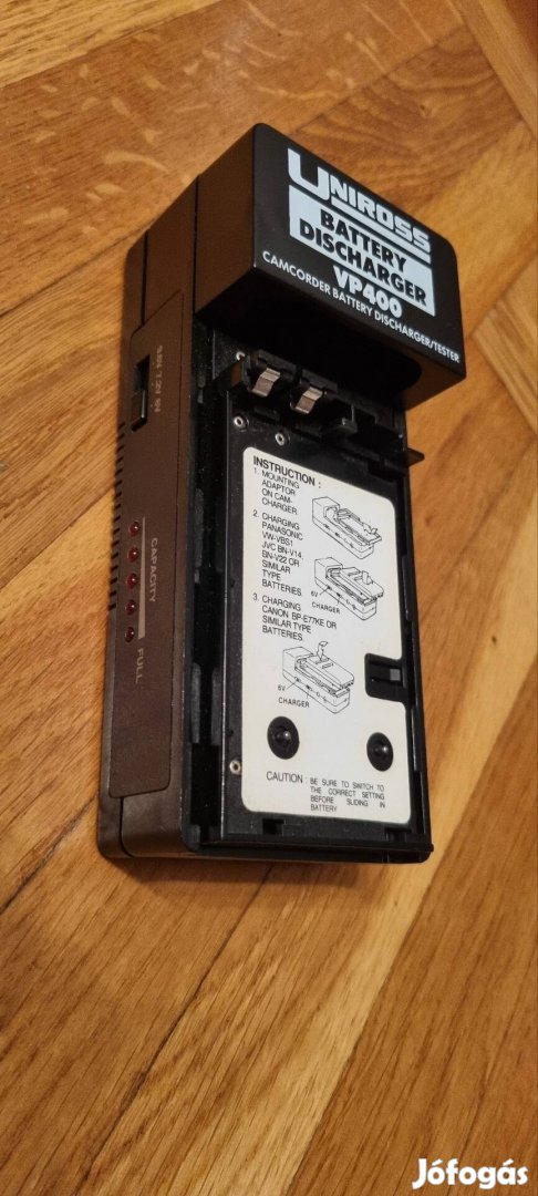 uniross VP400 kamera akkumulátor kisütő, tesztelő