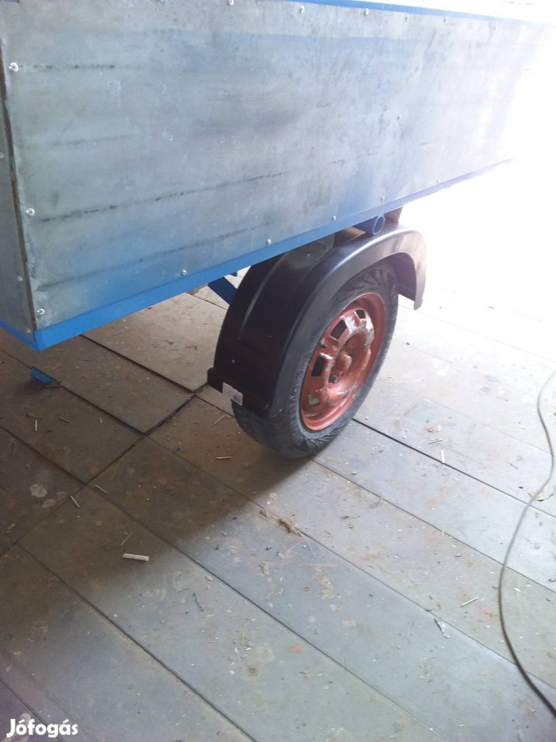 utánfutó okmányok nélkül 