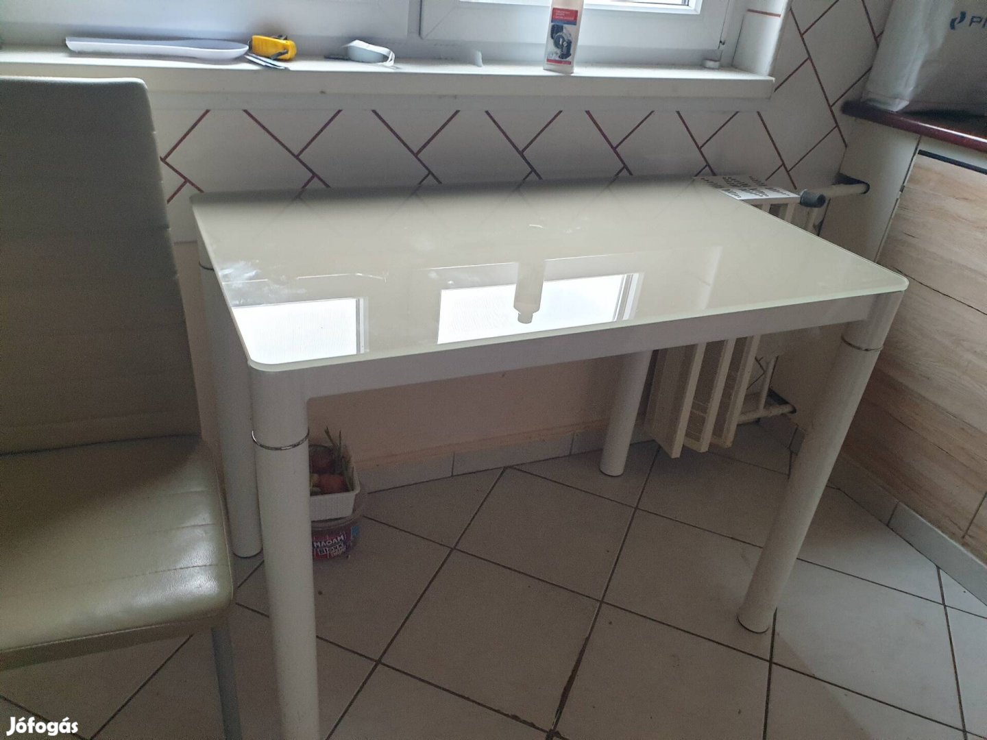 üvegasztal konyhaiszobai