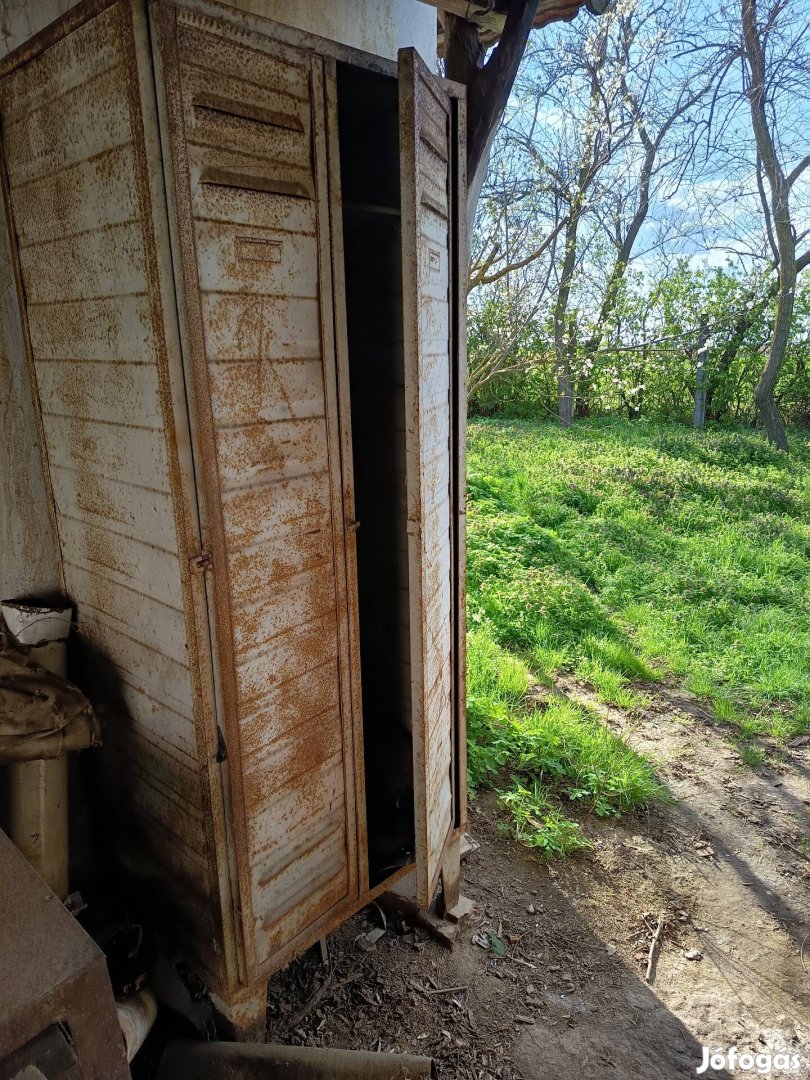 vas szekrény eladó