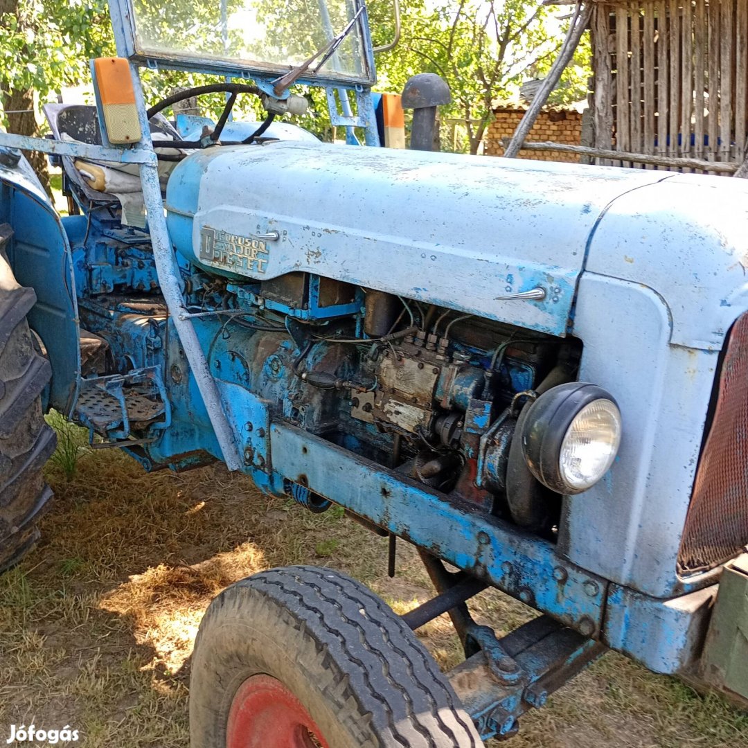 veterán traktor .