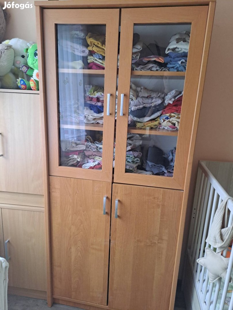 vitrines szekrény